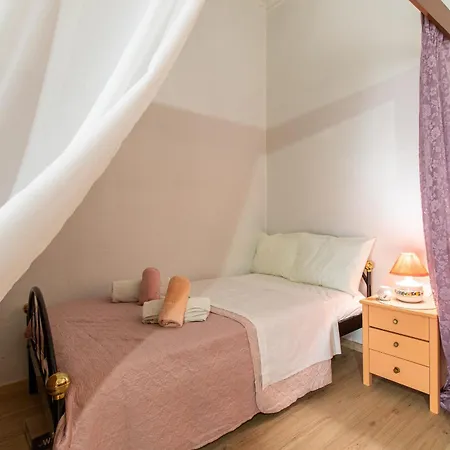 La Casa Lemonia * Soroni